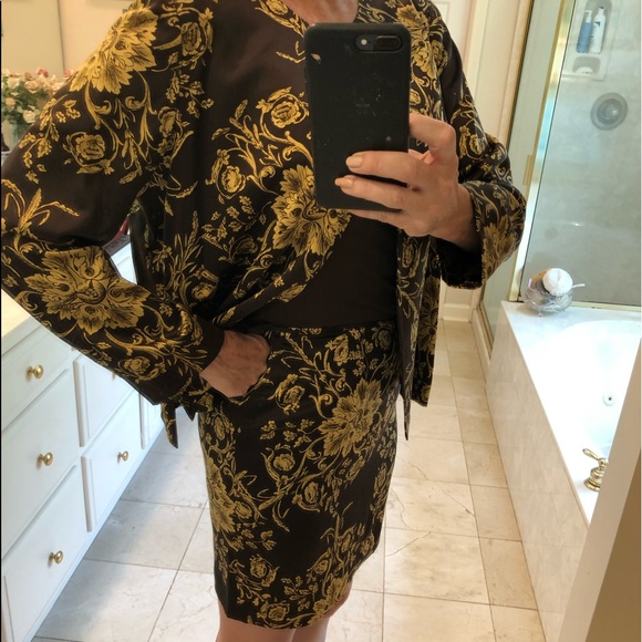 Via Seta Studio Silk Suit, jacket sz 12 skirt sz 6 - Picture 5 of 7